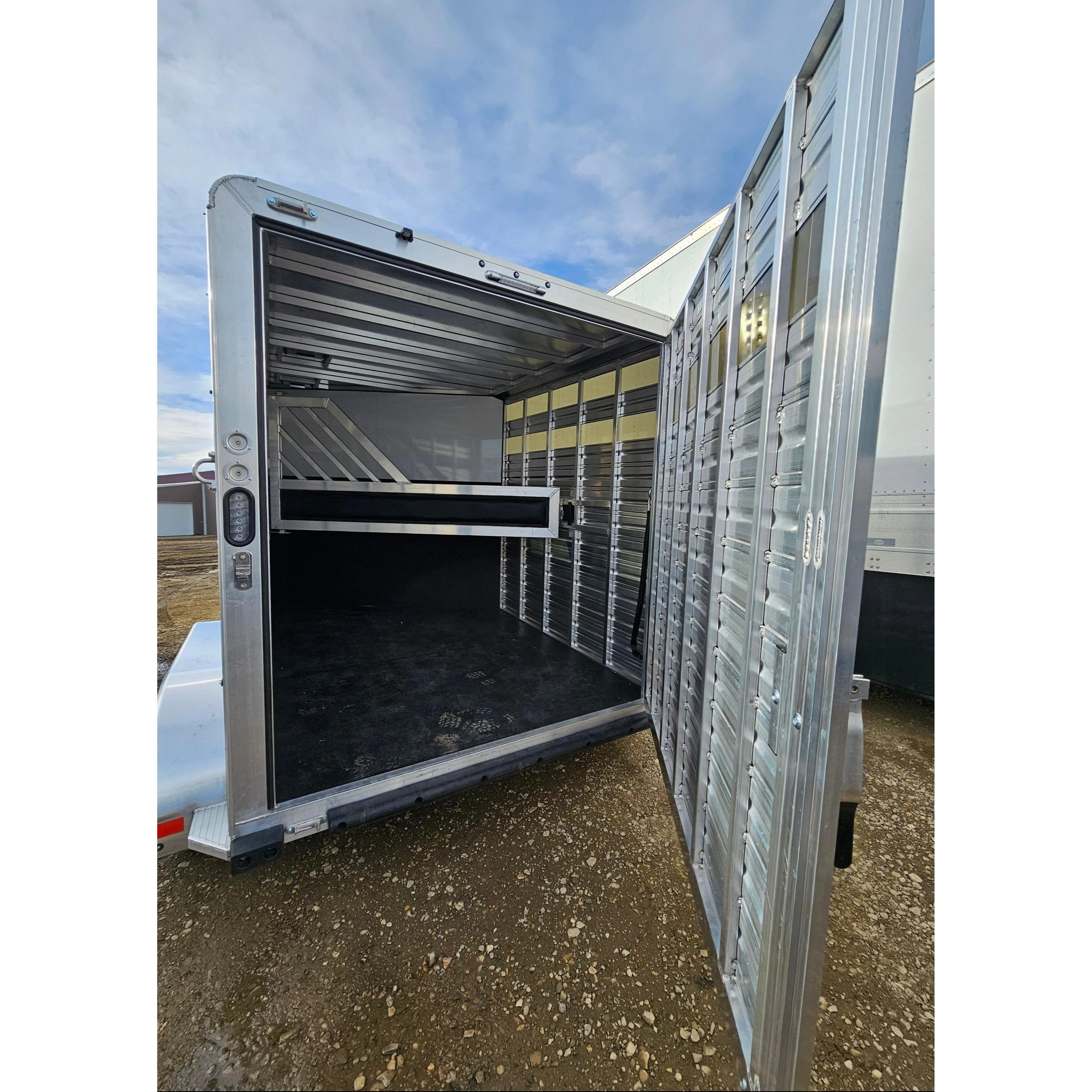 2024 High Country Colt Series LS Combo/Slant 2-Horse - Image 4