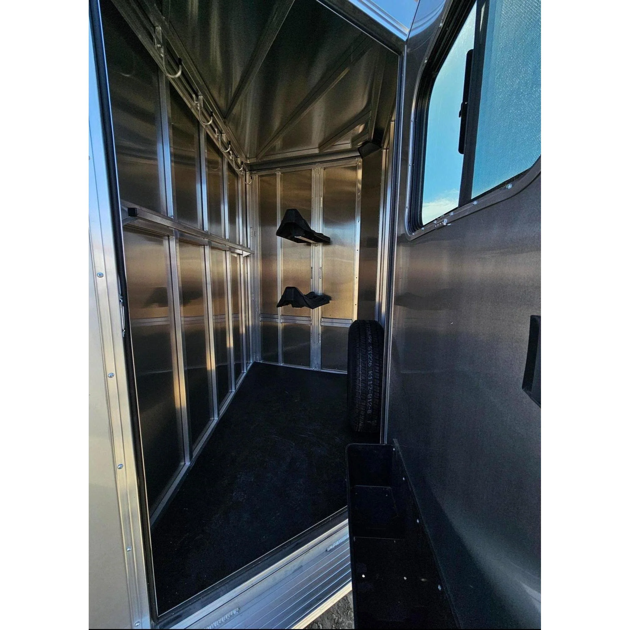 2024 High Country Colt Series Combo/Slant 2-Horse - Image 5
