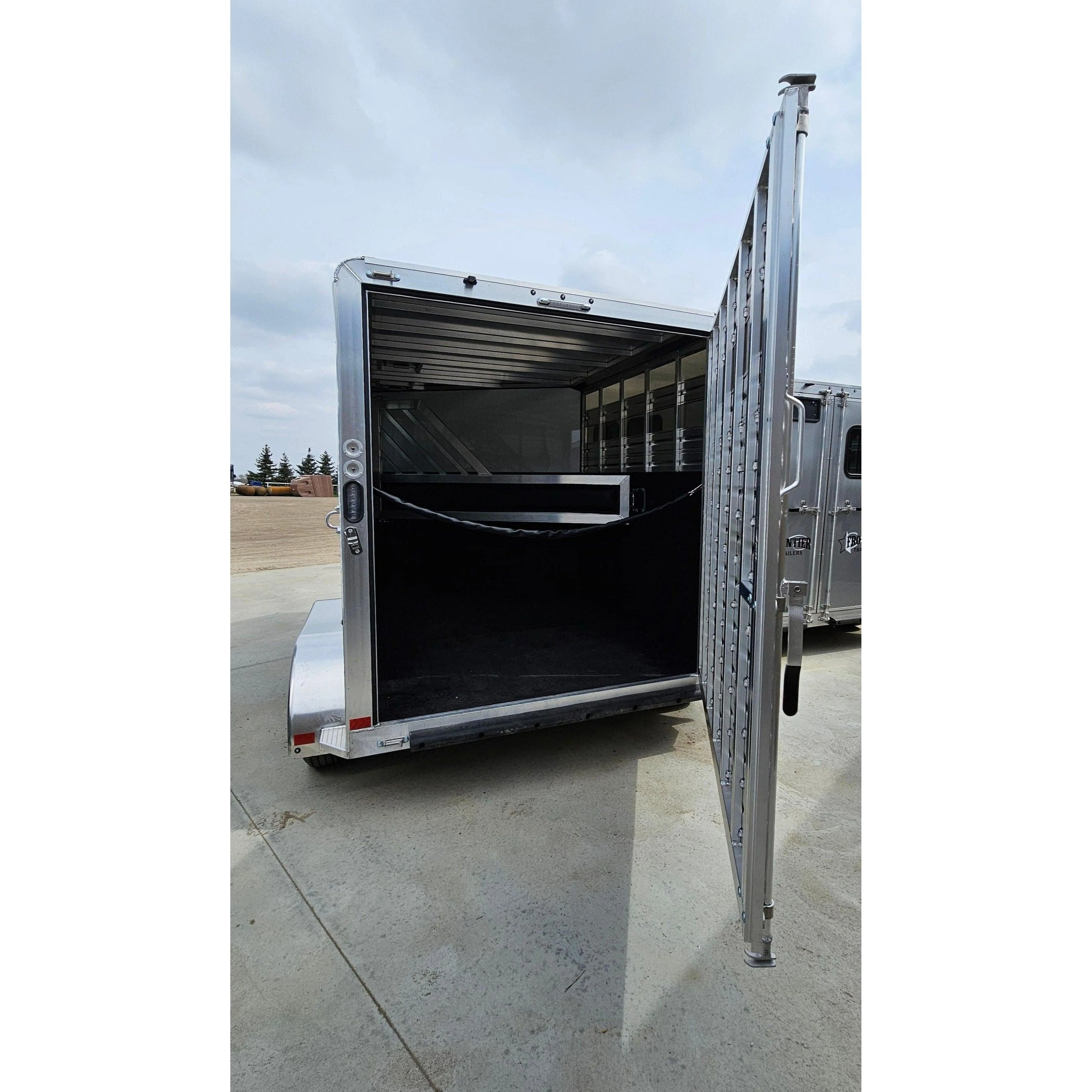 2024 High Country Colt Series Combo/Slant 2-Horse Lite (Wood Deck) - Image 4