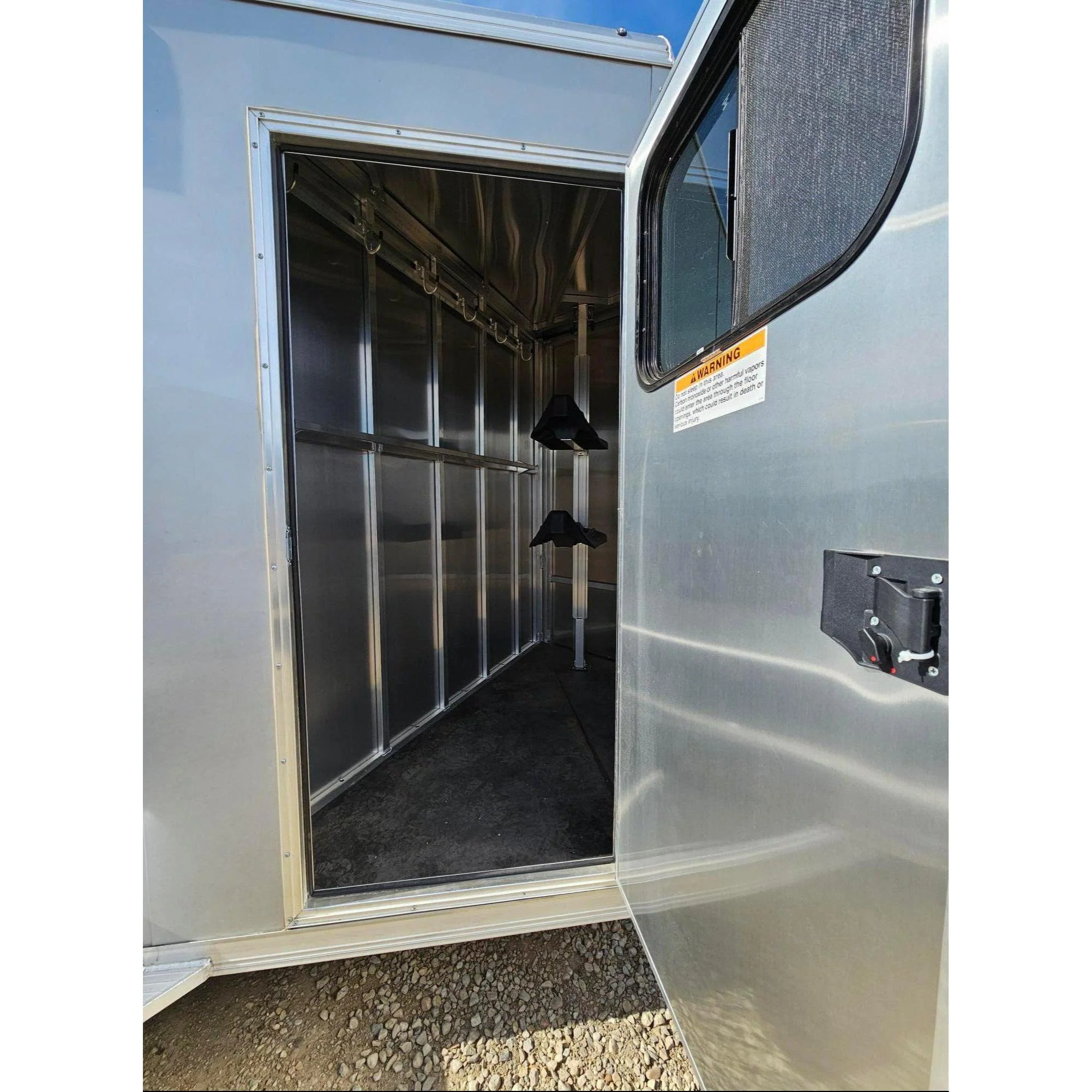 **RENTAL** 2025 High Country Colt Big Sky Series Combo/Slant 2-Horse (Wood Floor) - Image 9