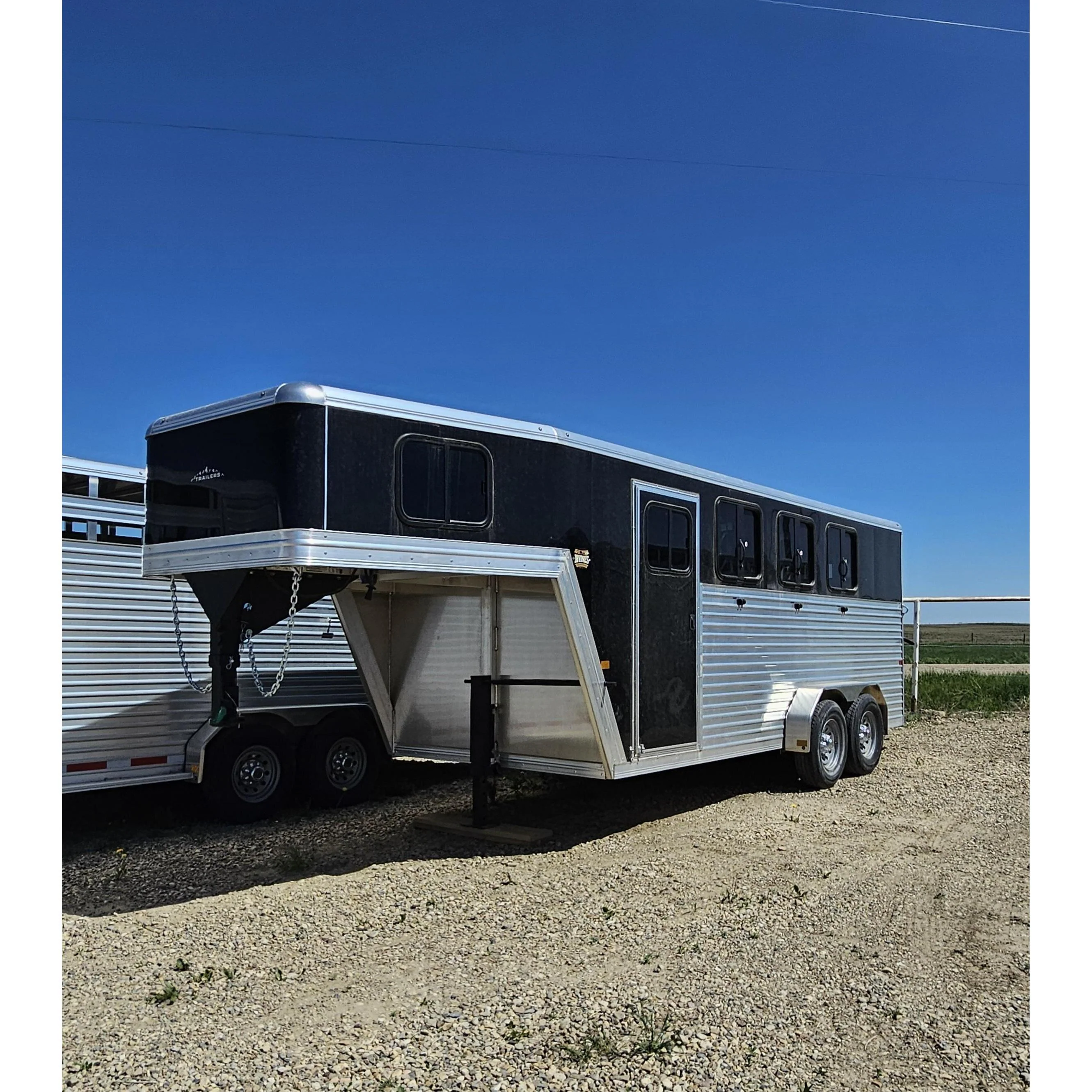 2025 High Country 3-Horse Gooseneck - Image 3
