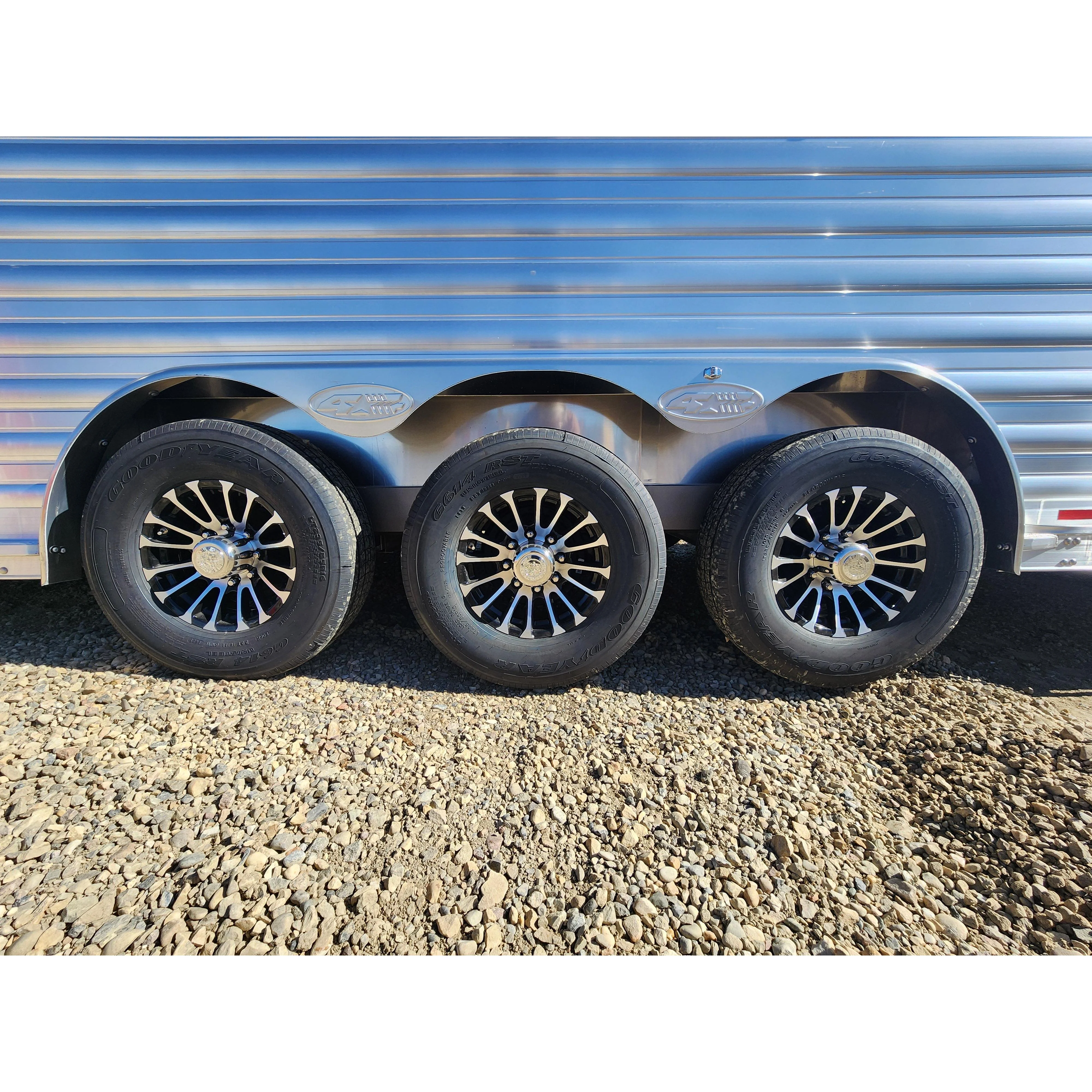 2026 4-STAR 30' Stock Trailer with Rolling Center Gate - Image 3
