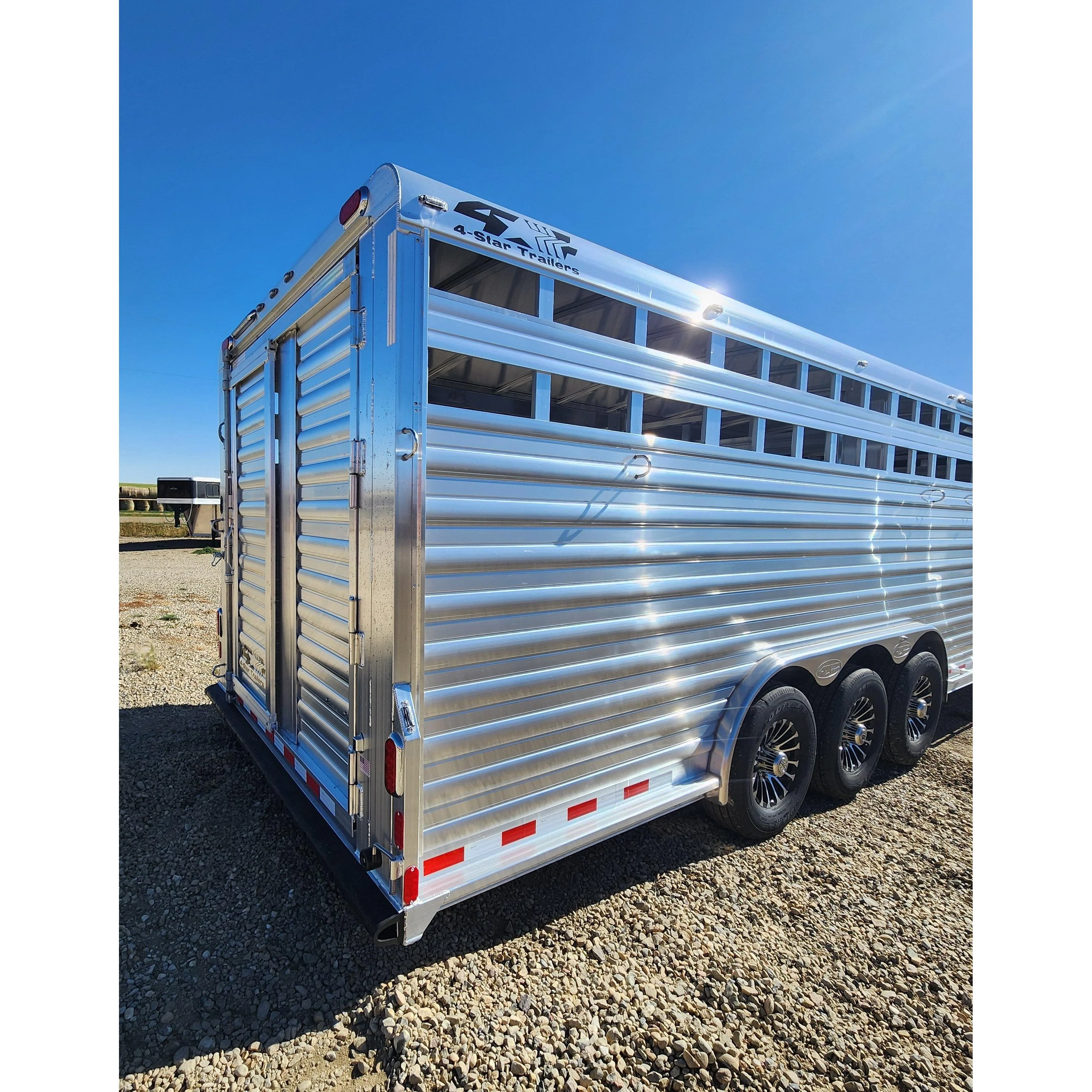 2026 4-STAR 30' Stock Trailer with Rolling Center Gate - Image 5