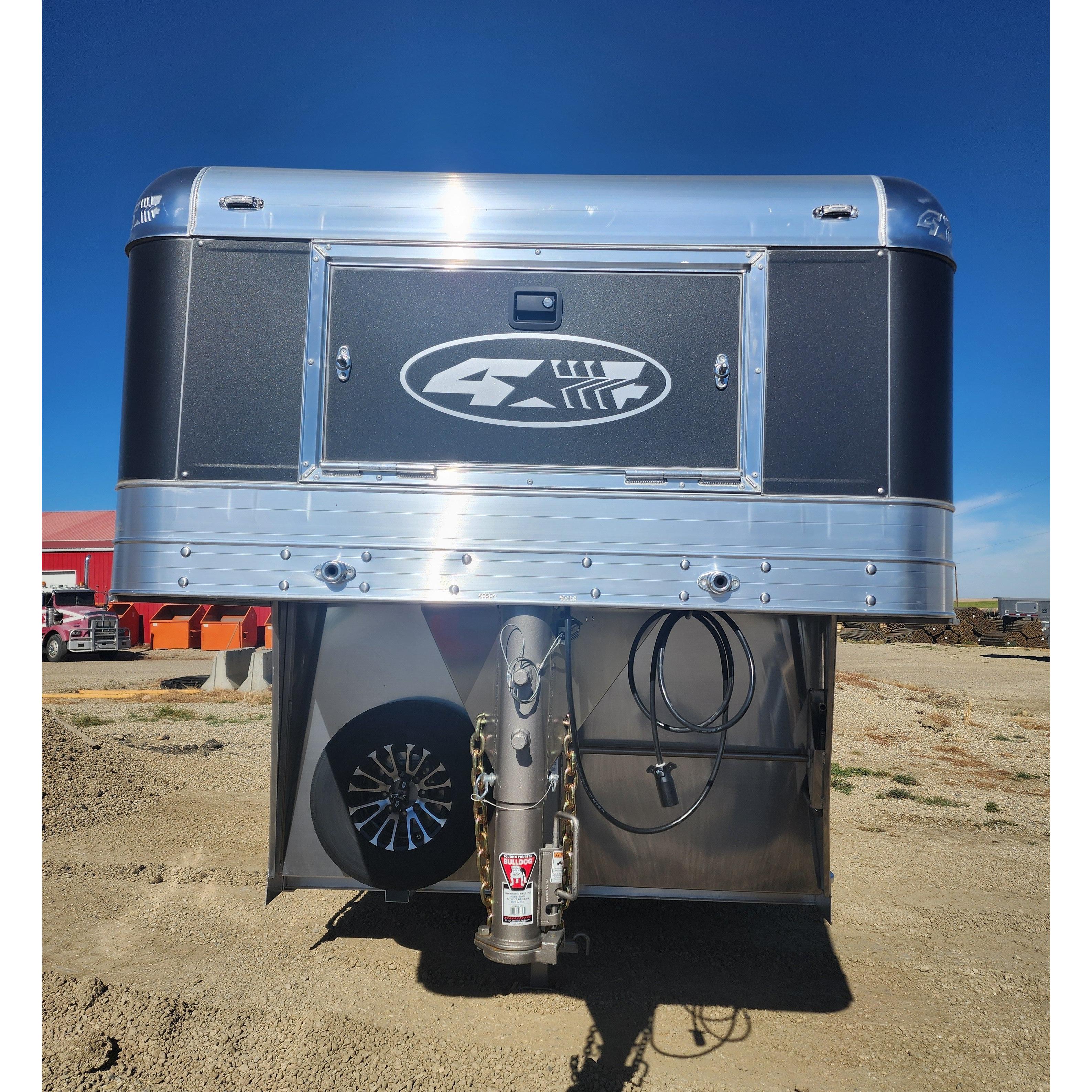 2026 4-STAR 30' Stock Trailer with Rolling Center Gate - Image 9