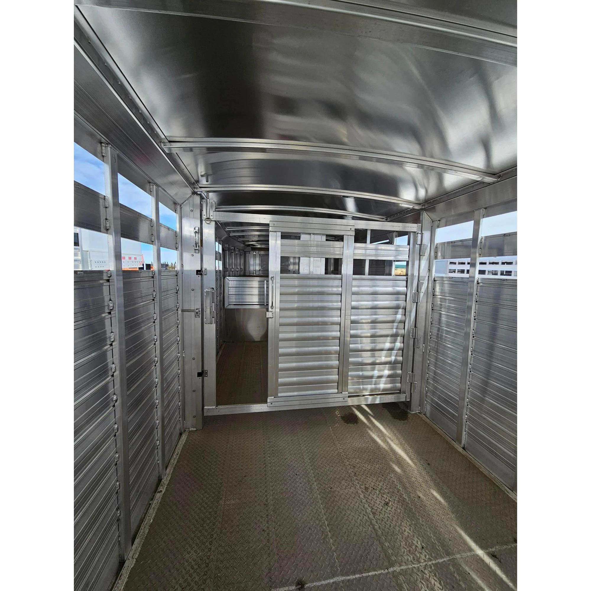2026 4-Star 30'Stock Trailer w/ Slider in Center Gate - Image 11