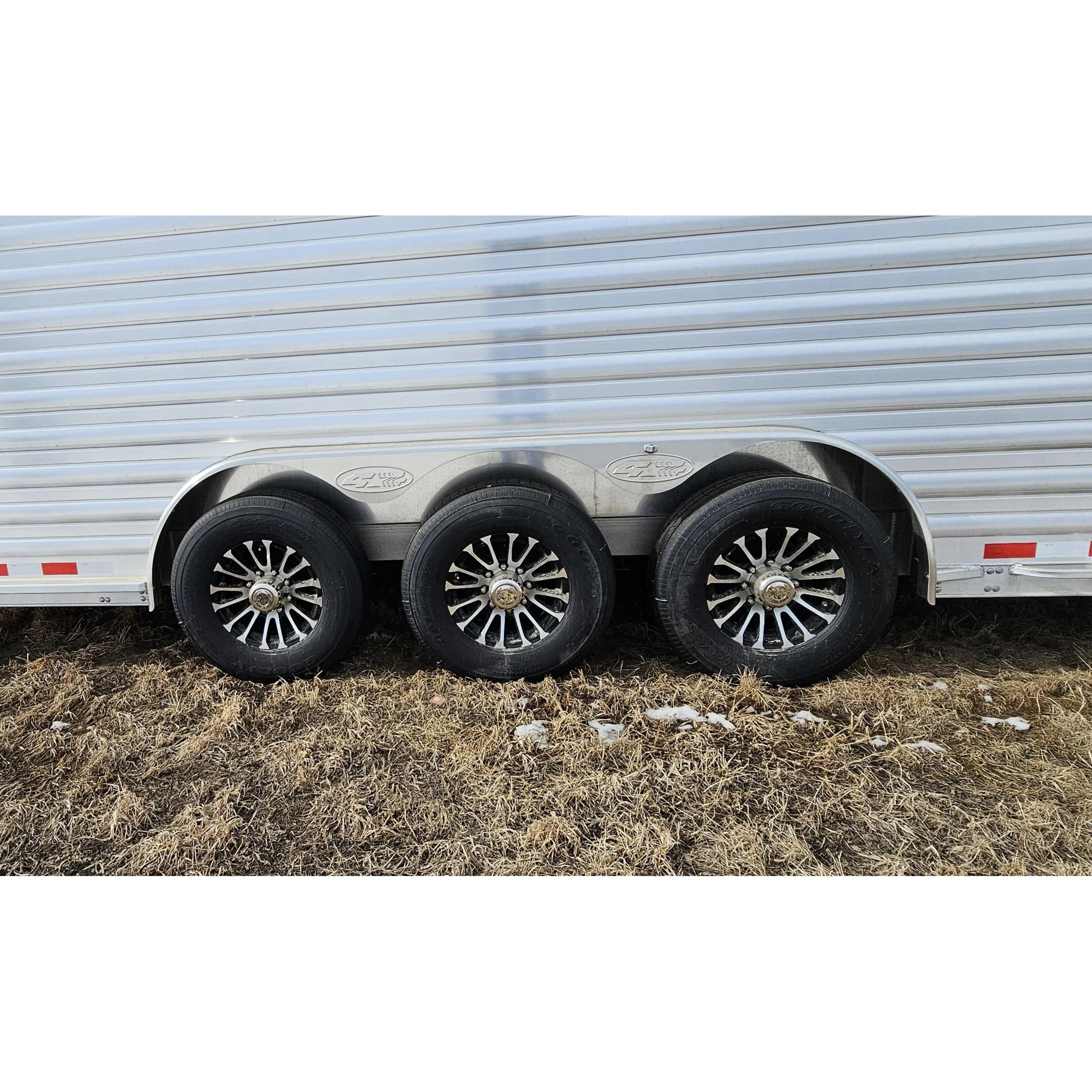 2026 4-Star 30'Stock Trailer w/ Slider in Center Gate - Image 13