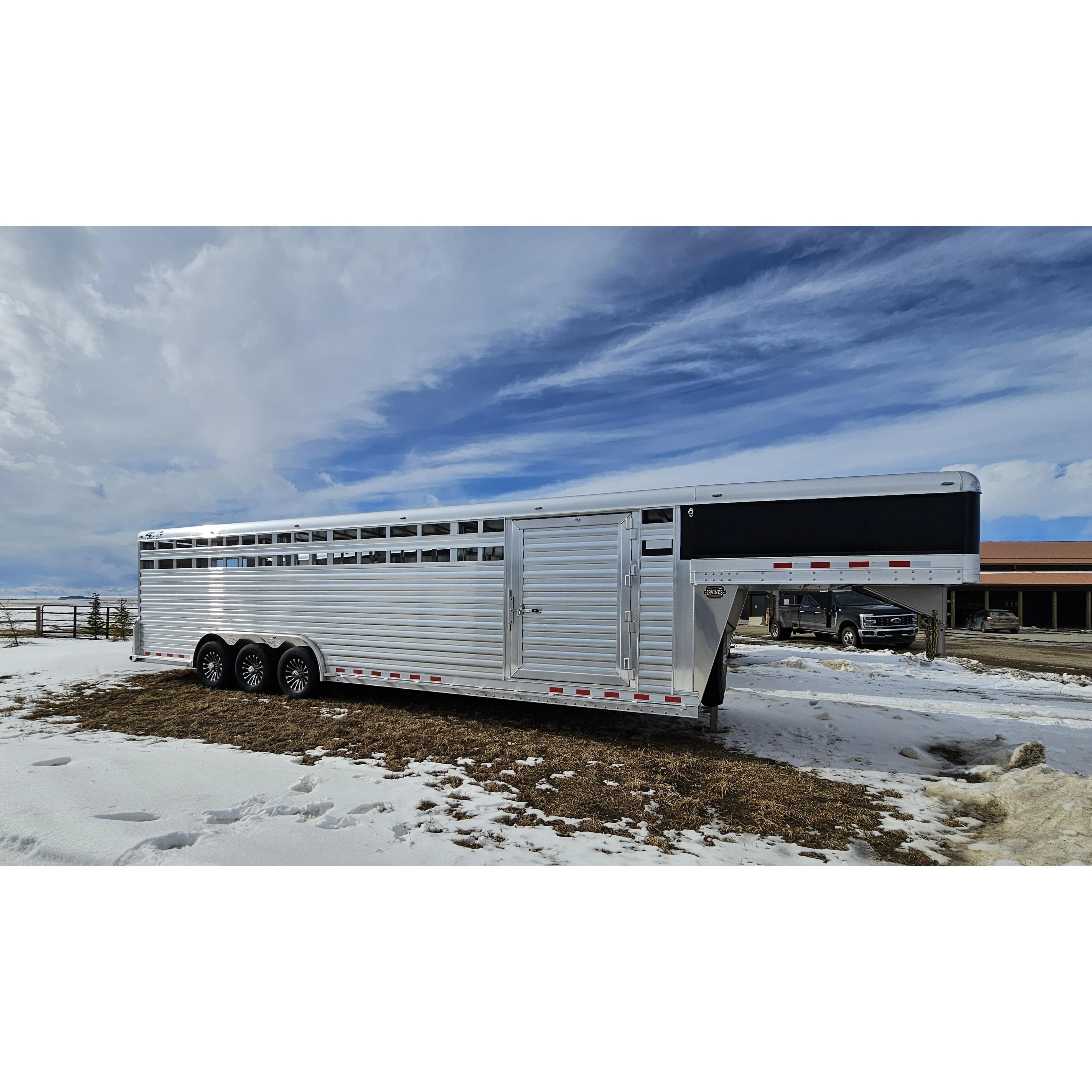2026 4-Star 30'Stock Trailer w/ Slider in Center Gate - Image 4
