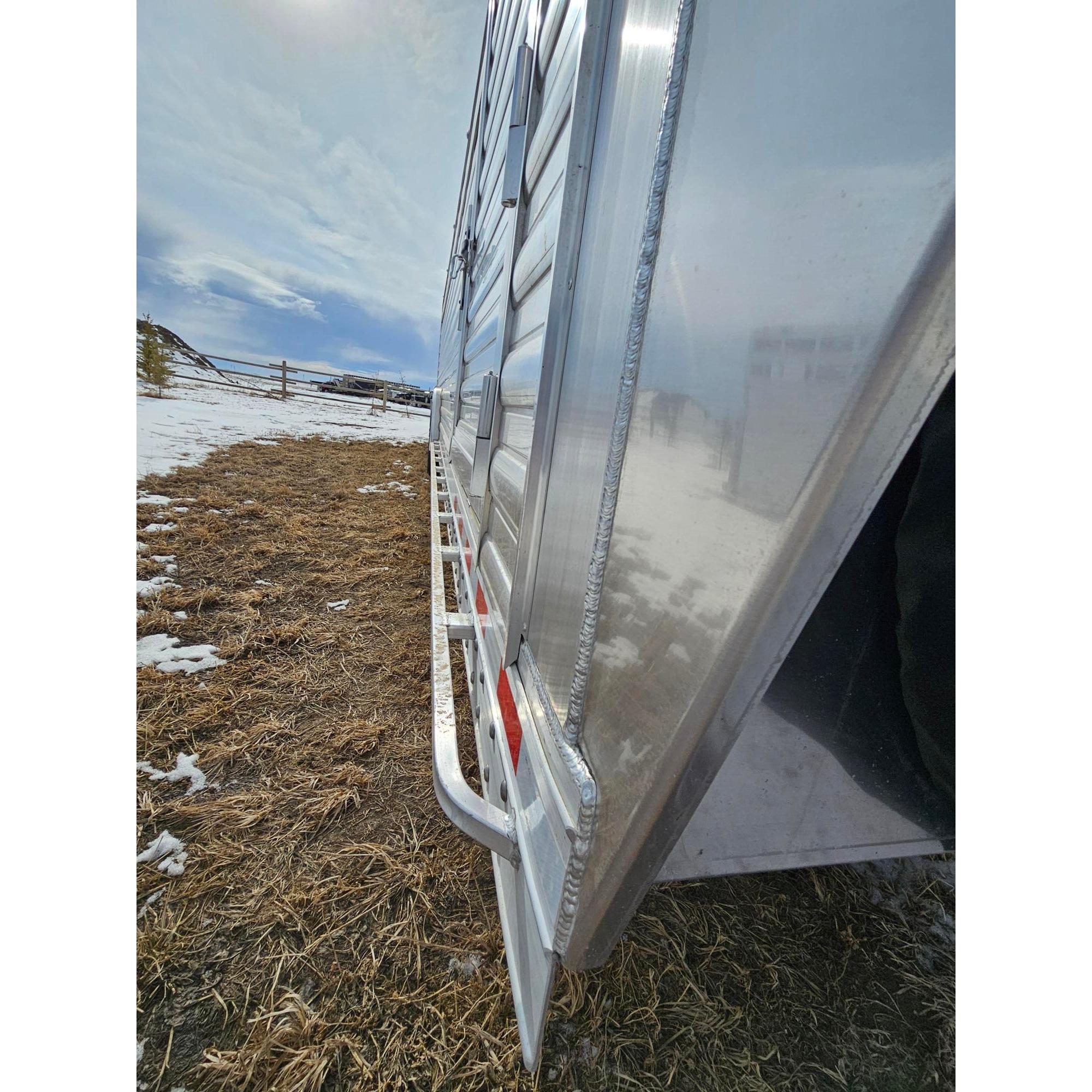 2026 4-Star 30'Stock Trailer w/ Slider in Center Gate - Image 7