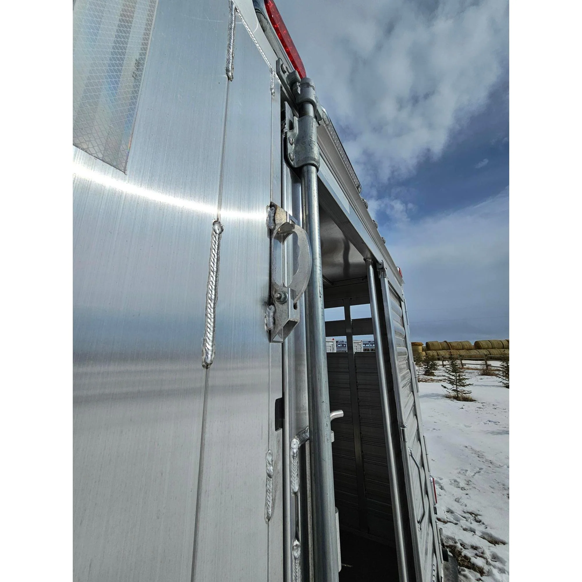 2026 4-Star 30'Stock Trailer w/ Slider in Center Gate - Image 9