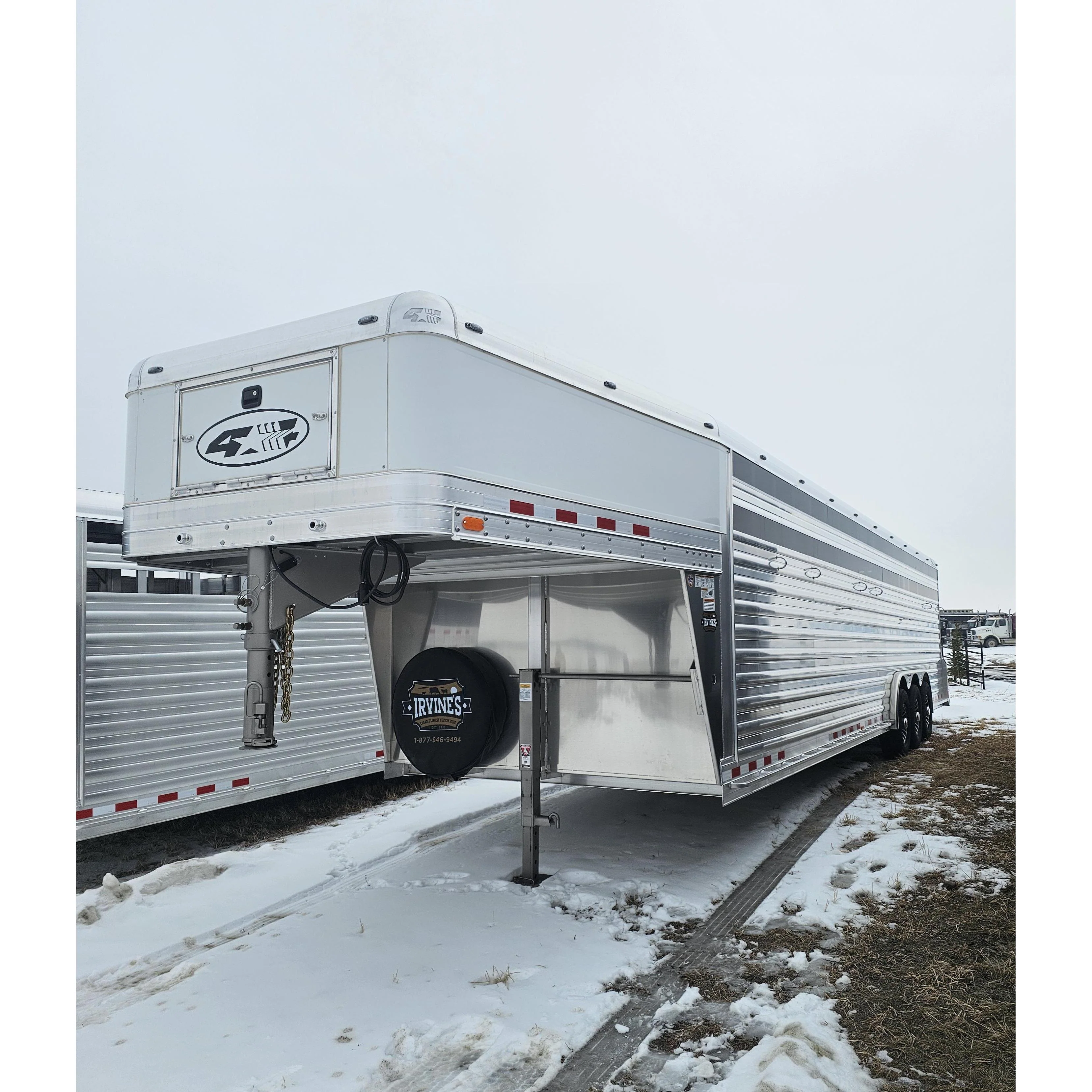 2026 4-Star 32' Stock Trailer w/ Plexiglass - Image 3