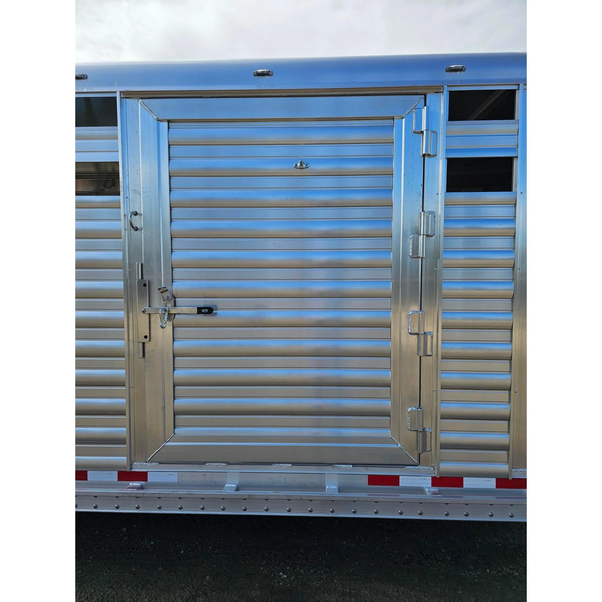 *Nearly New* 2026 4-Star 34' Stock Trailer - Image 4