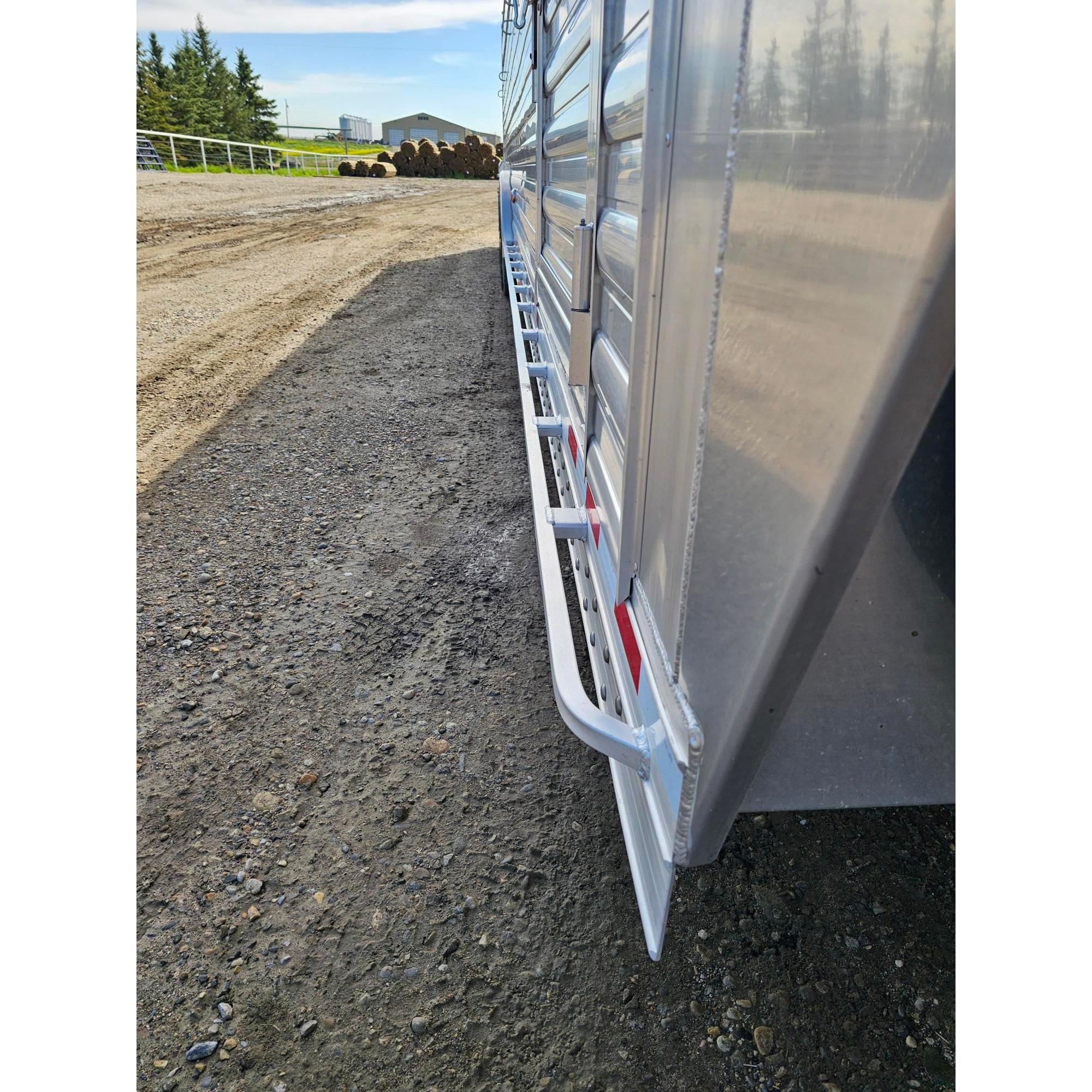 *Nearly New* 2026 4-Star 34' Stock Trailer - Image 6