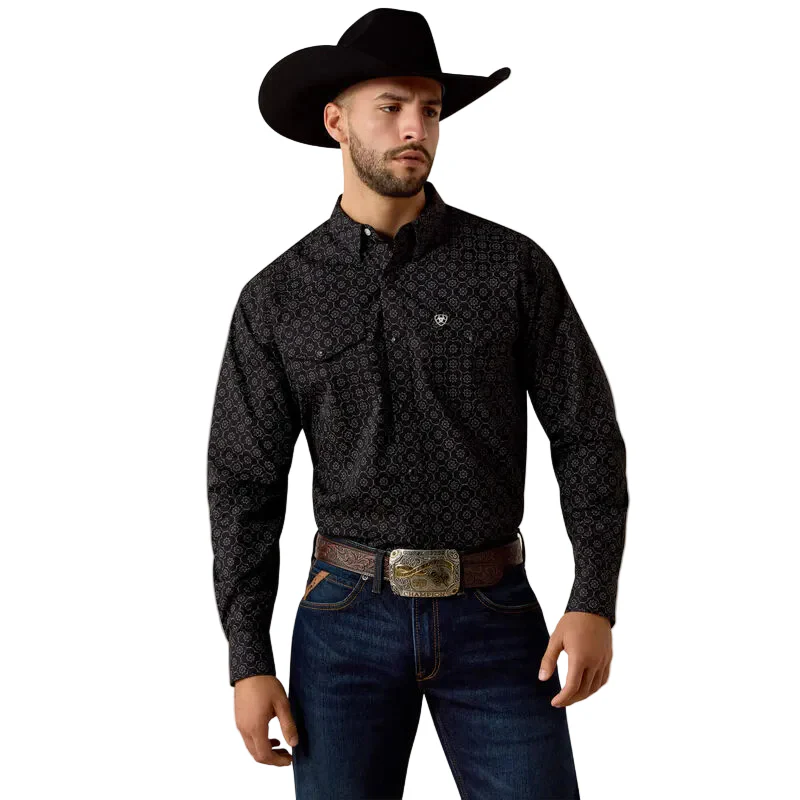 Ariat Men's Fritz Classic Fit Snap Shirt - Black Medallion Print