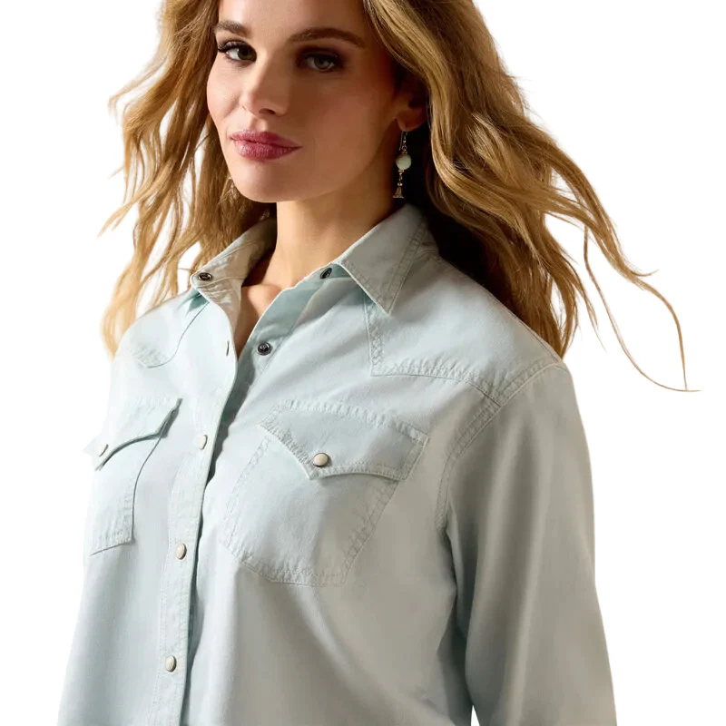 Ariat Women's Asheville Snap Long Sleeve Shirt - Light Wash Indigo - Image 3