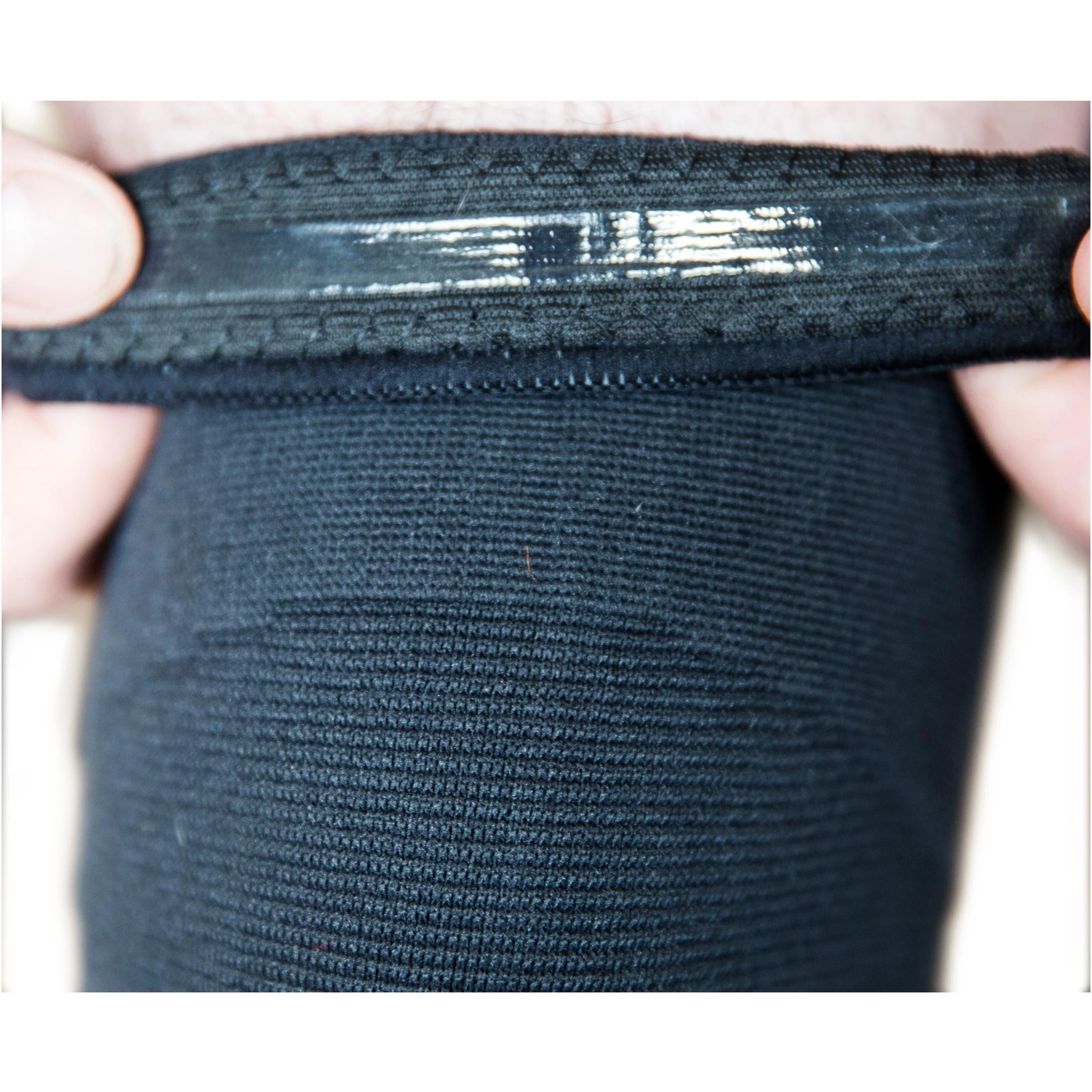 Back on Track +Physio 4-Way Stretch Knee Support - Black - Image 2