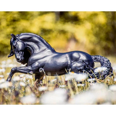 Breyer Kid's Sjoerd - Champion Friesian Stallion - Image 3
