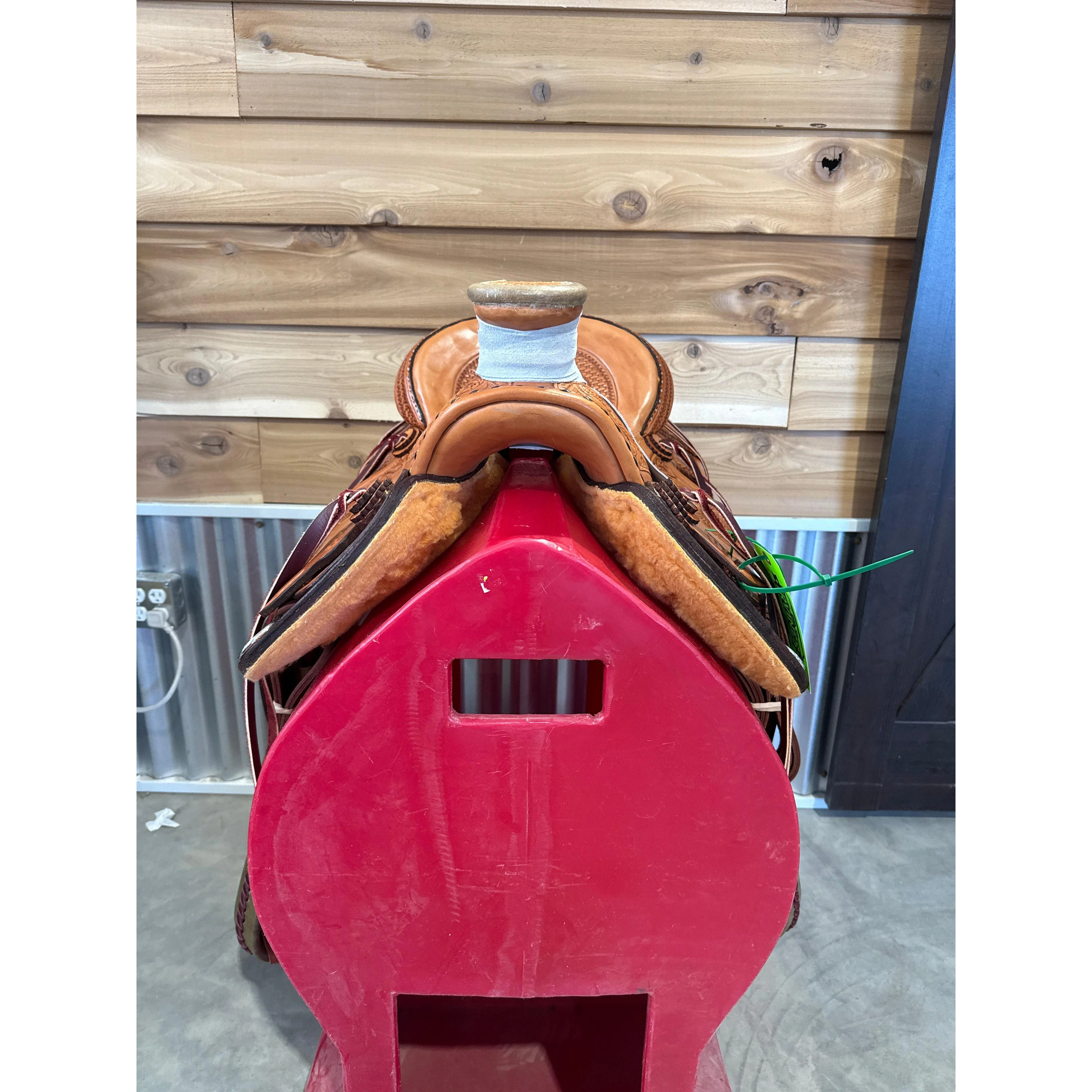 Irvine 15.5" Wade Saddle - Image 3