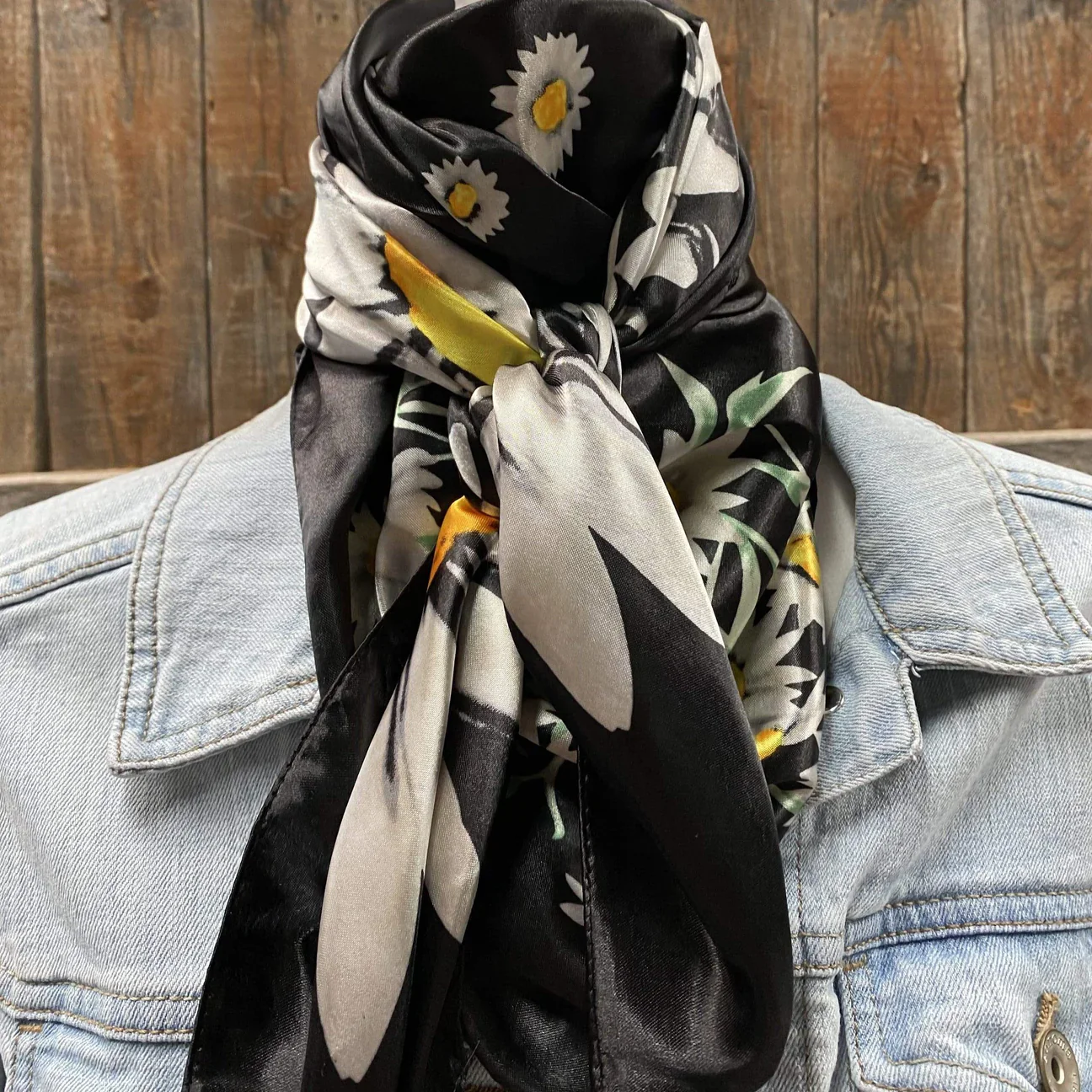 Rodeo Drive 35x35" Wild Rags - Floral, Animal & Other - Image 4