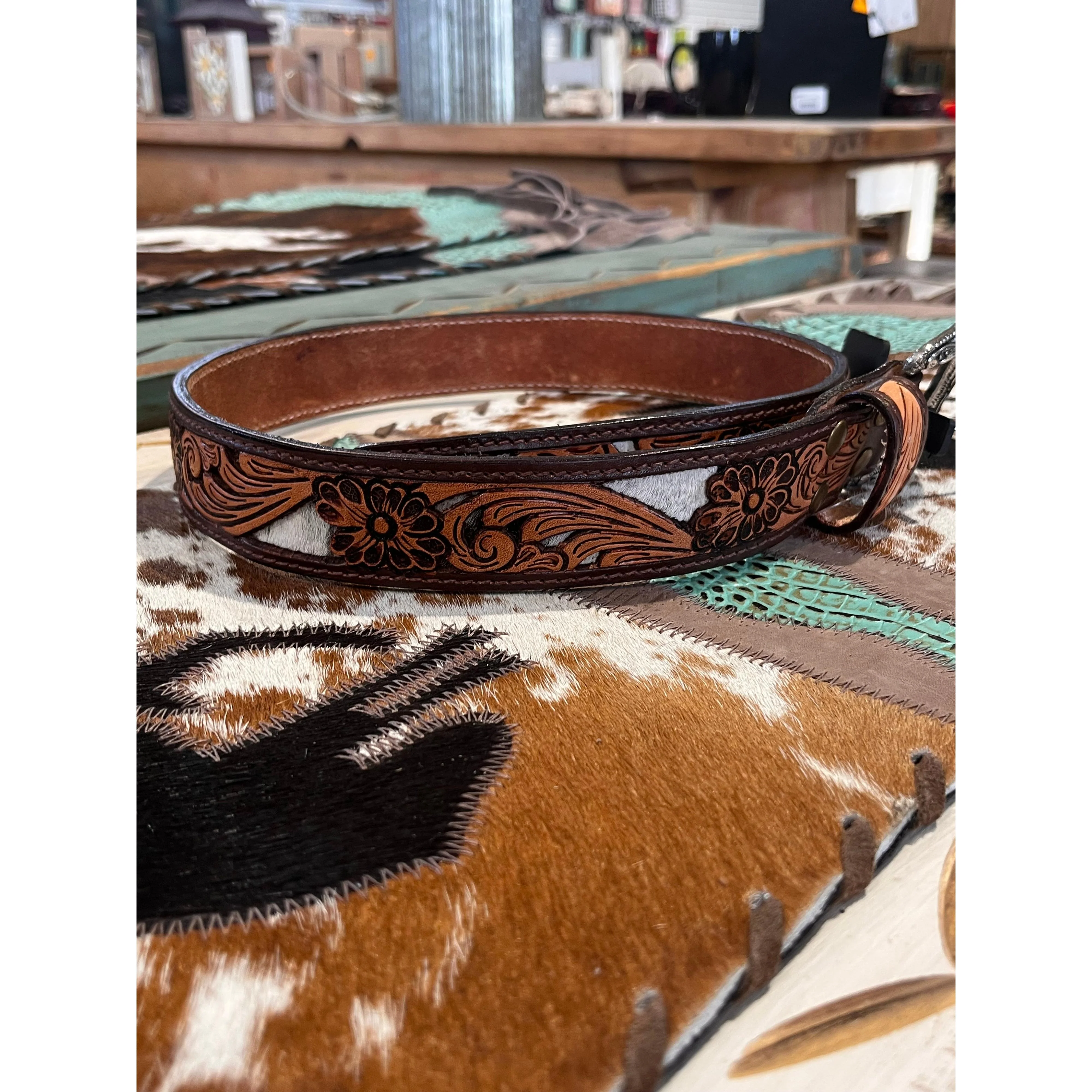Western Men's 1 1/2" Hair On Cowhide Filigree Belt- Brown - Image 2