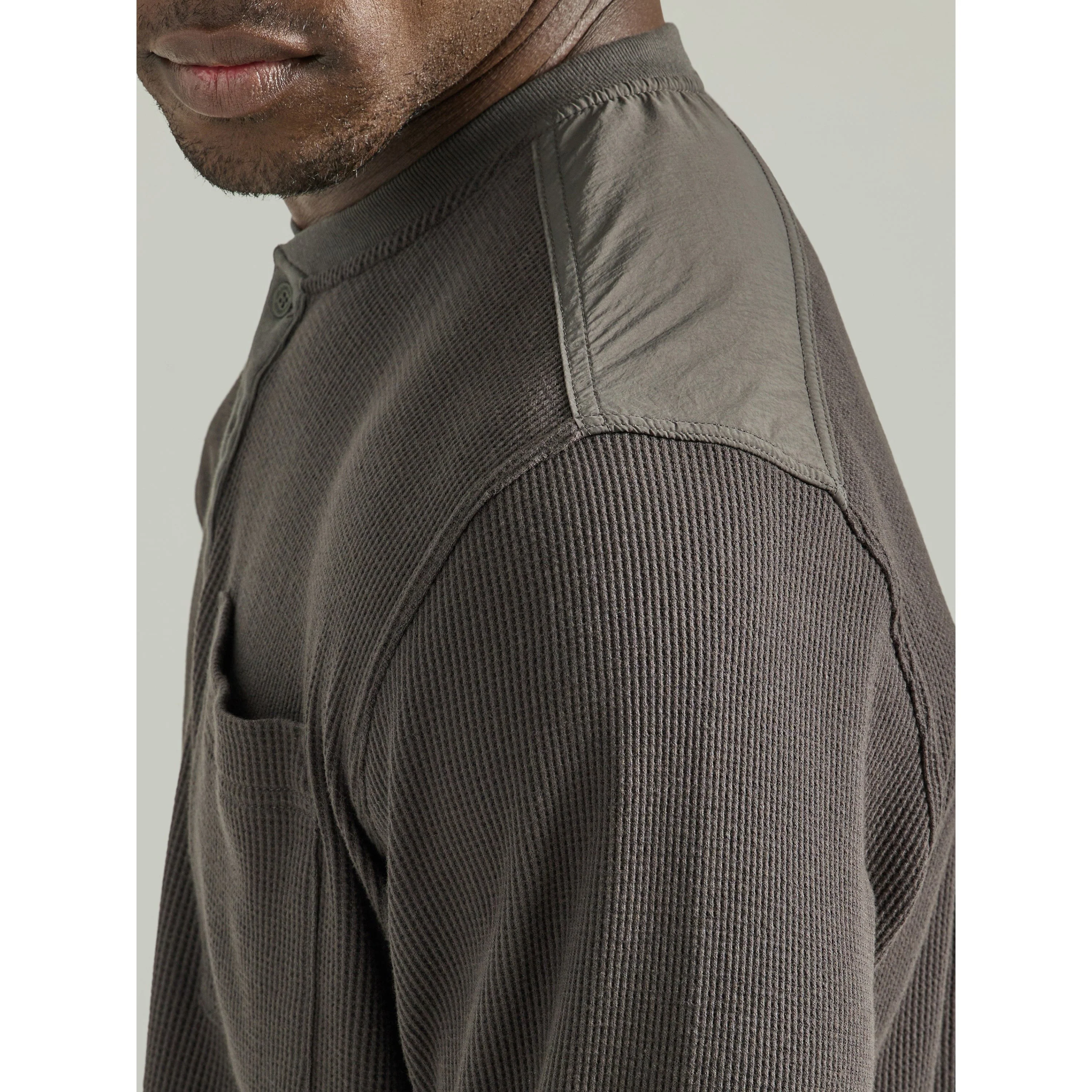 Wrangler Men's ATG Long Sleeve Henley Shirt - Raven Grey - Image 3