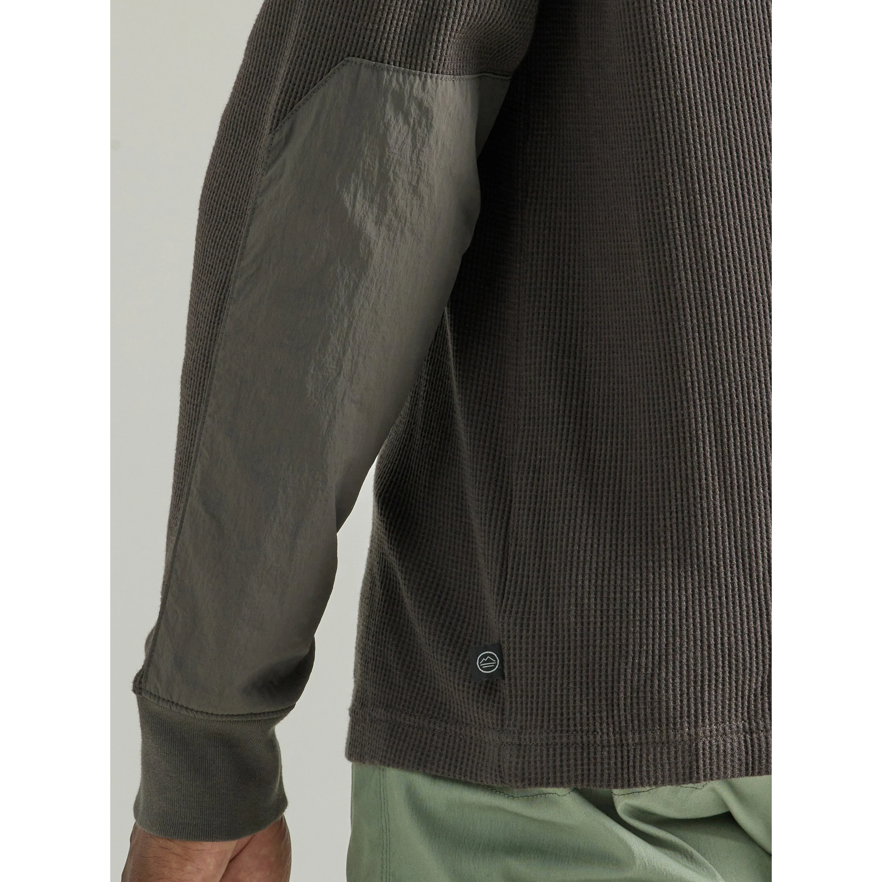 Wrangler Men's ATG Long Sleeve Henley Shirt - Raven Grey - Image 4
