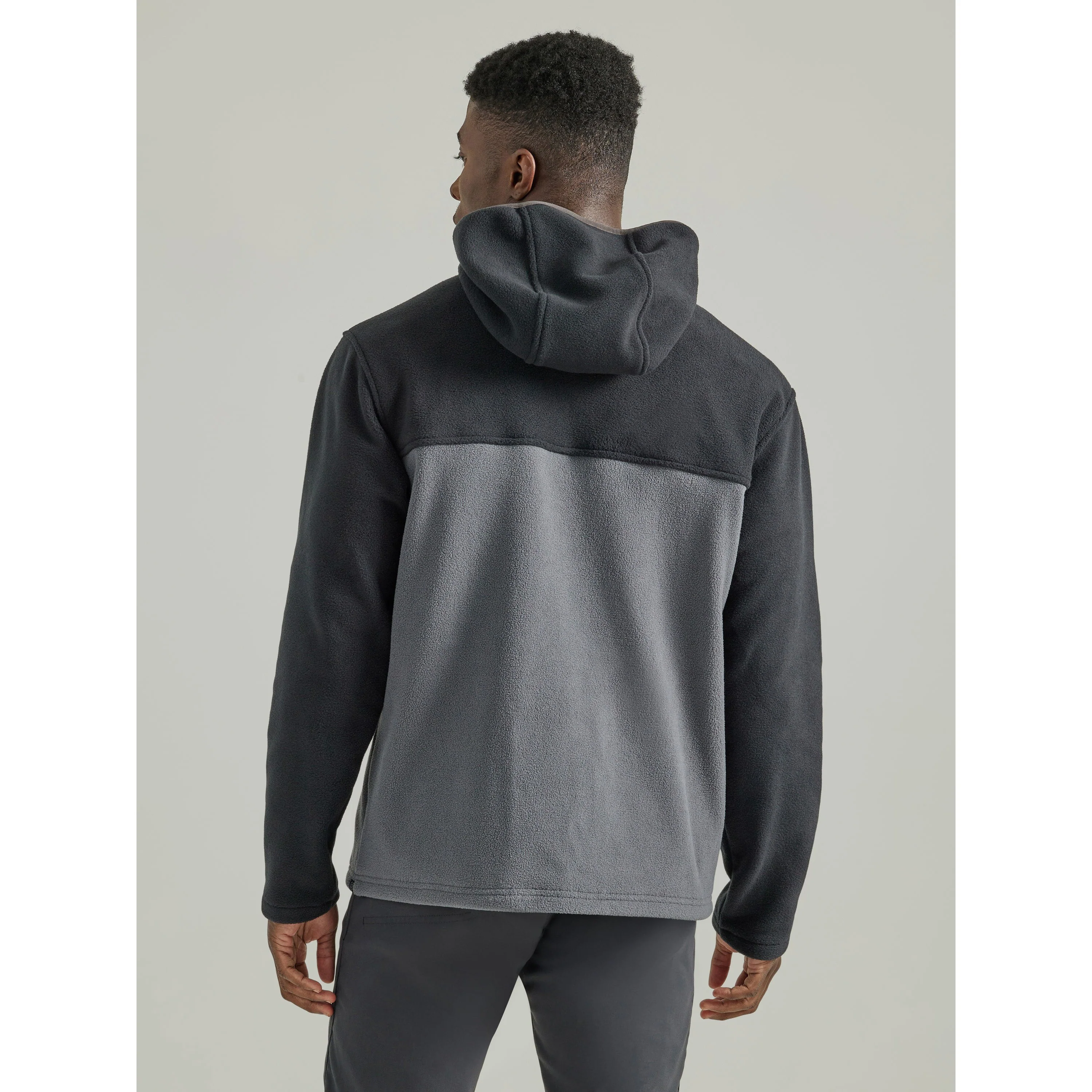 Wrangler Men's ATG Weekend Fleece Hoodie - Charcoal/Black - Image 2