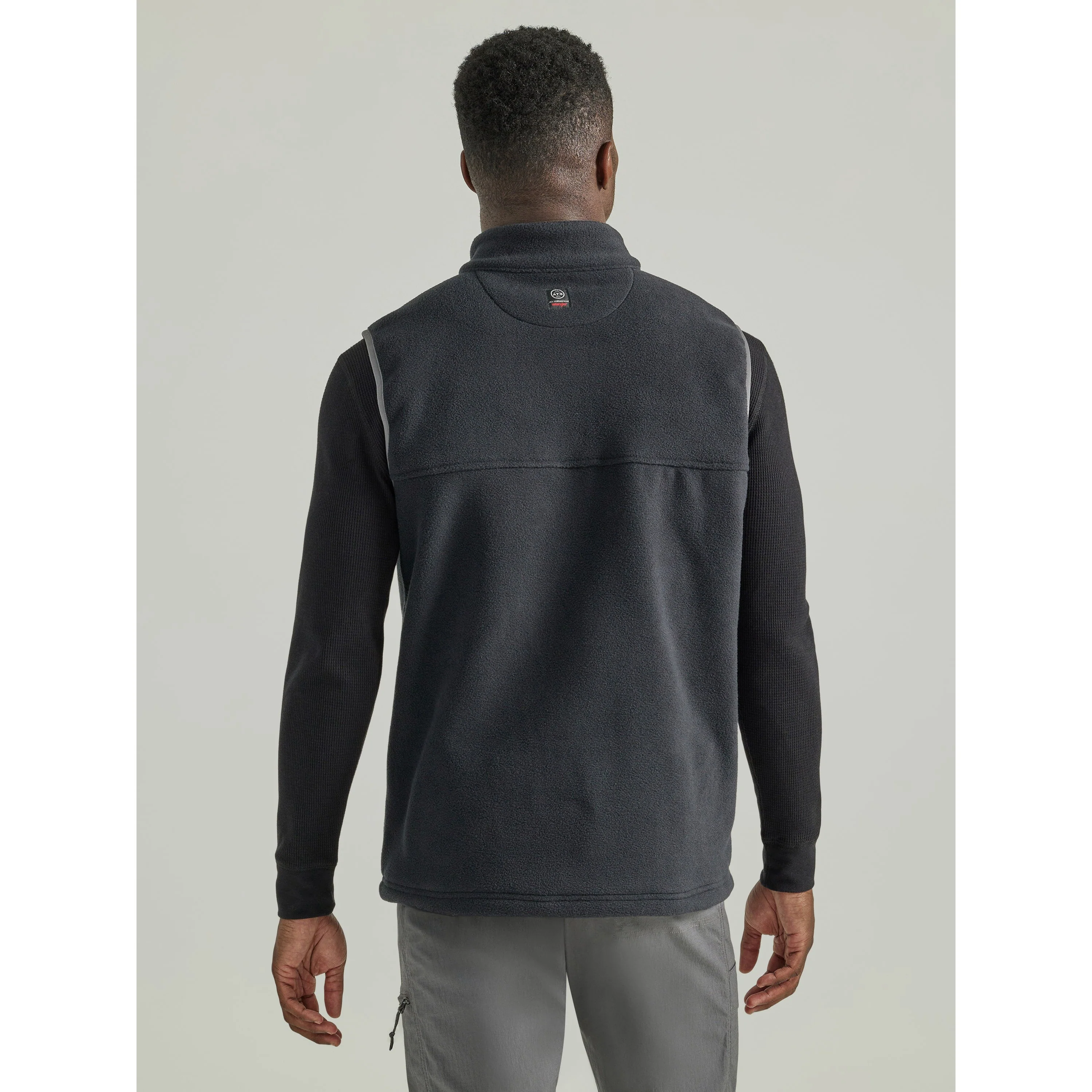 Wrangler Men's ATG Weekend Fleece Vest - Charcoal - Image 2