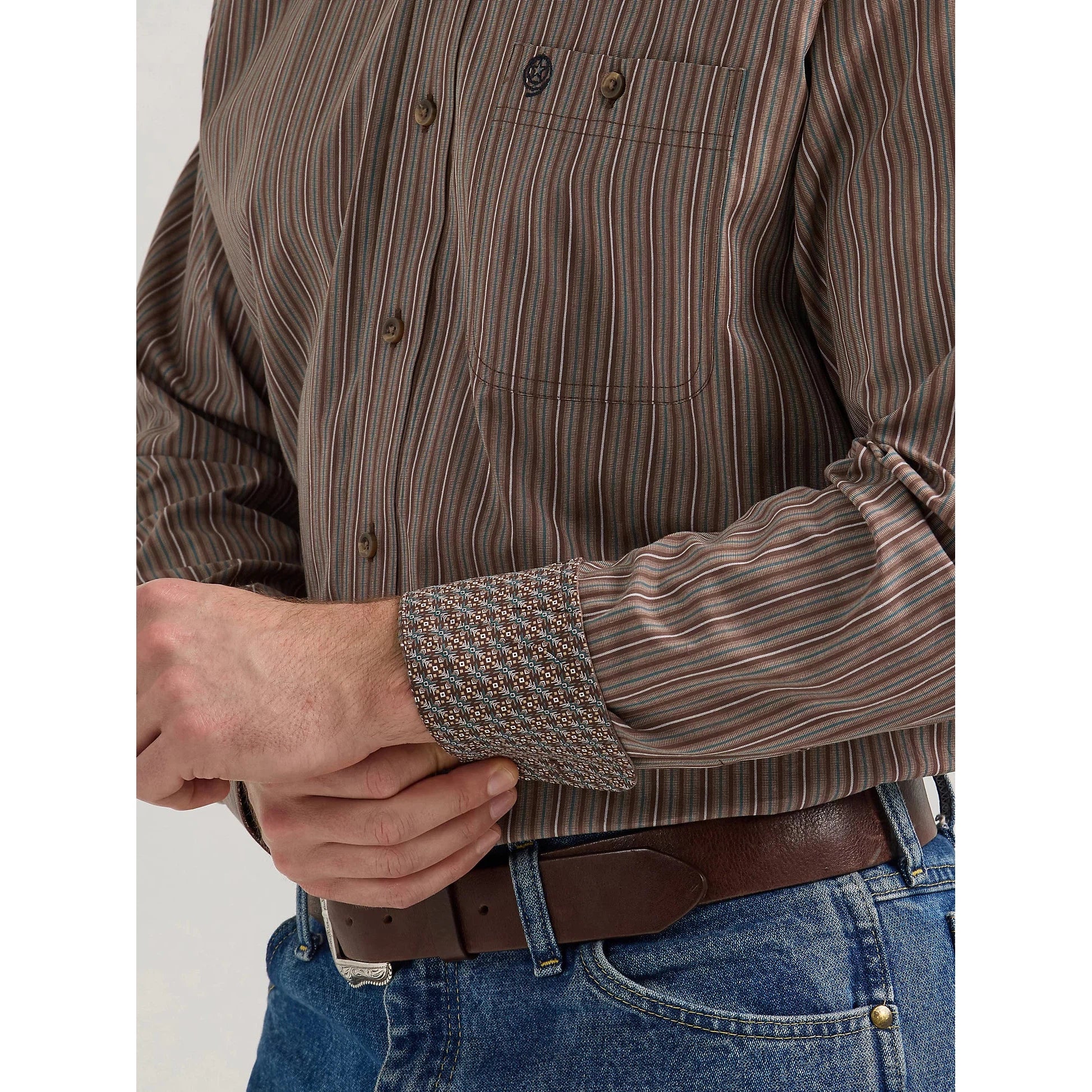 Wrangler Men's George Strait Button Down Long Sleeve Shirt - Brown Cliff Stripe - Image 4