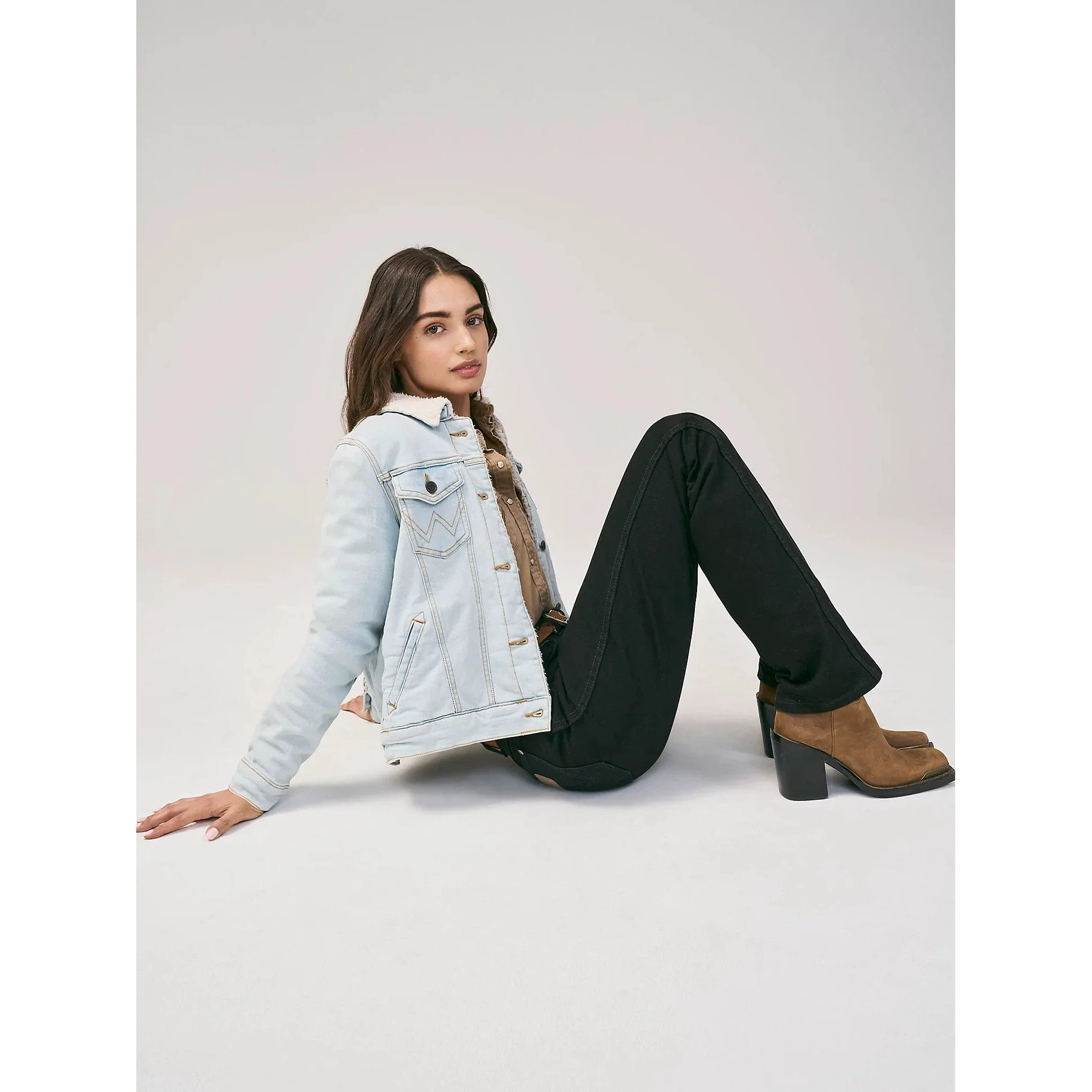 Wrangler Women's Retro Sherpa Lined Western Denim Jacket - Bleached Denim - Image 4
